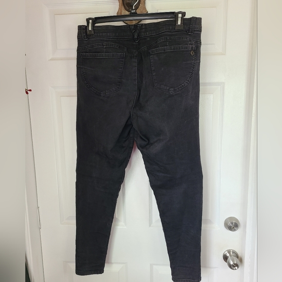 Democracy Woman's Streach Black Denim AB Solutions Booty Lift Jegging, Size: 14 - Picture 12 of 17